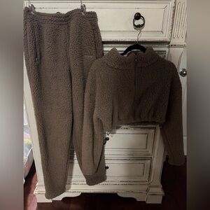 SKIMS Teddy High Pile Sherpa Fleece Cropped Jacket & Jogger Set-Tan